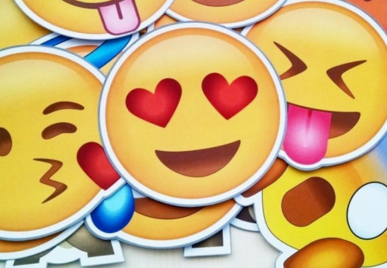Científicos dicen que los emojis facilitan la comunicación en el trabajo