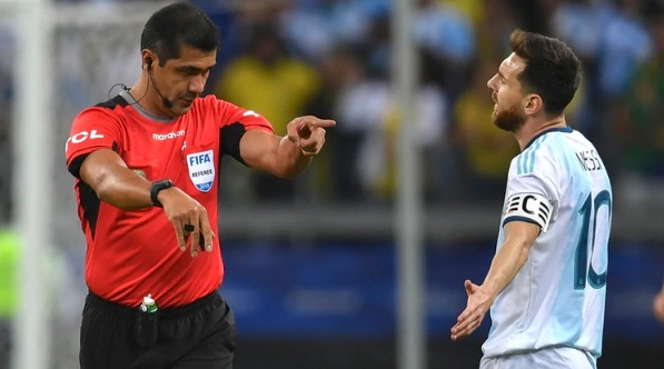 La AFA presentará una queja formal ante Conmebol por el desempeño del árbitro en Argentina-Colombia