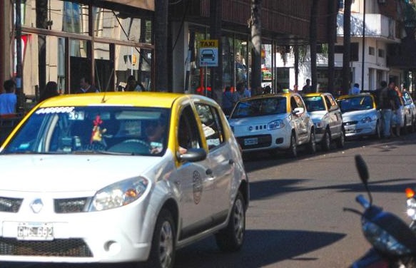 Este miércoles aumentará la tarifa de taxis en Posadas: la bajada de bandera costará $36 y la ficha $3,60
