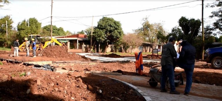 Posadas: continúan con las obras de cordón cuneta, saneamiento y empedrado en el barrio Luis Piedrabuena