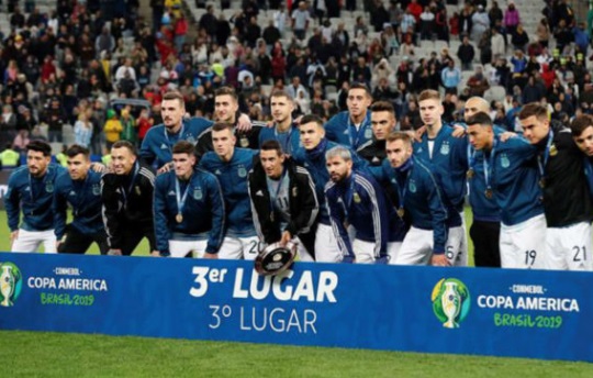 La UEFA negó haber invitado a la AFA a sumarse a sus competiciones