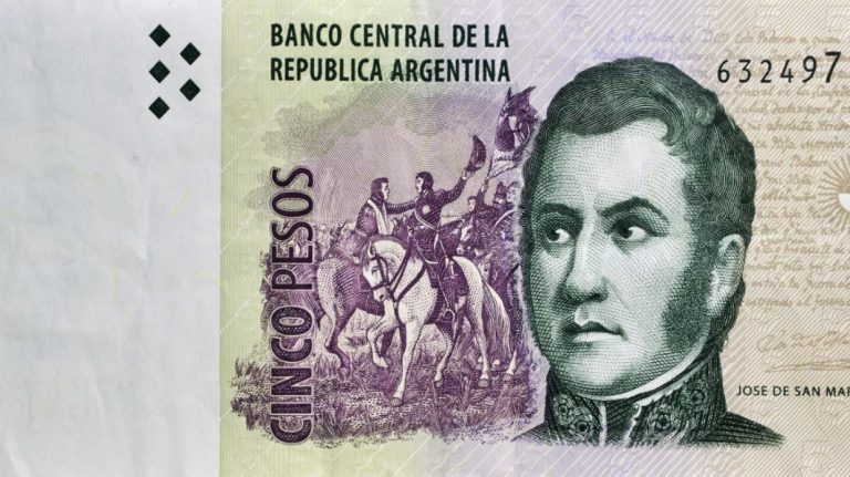 Los billetes de 5 pesos dejarán de circular desde el 1 de febrero del próximo año