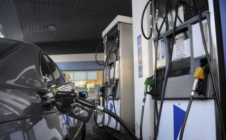 Otro golpe al bolsillo: YPF aumentó los precios de sus combustibles un 7%