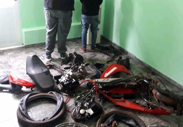 Recuperaron una motocicleta robada y desguazada en Alem: un detenido