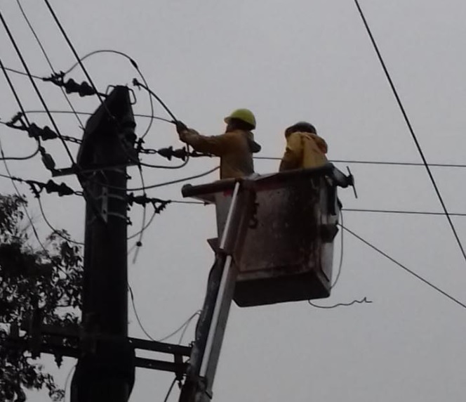 Por un cable cortado, parte del centro posadeño se encuentra sin servicio de energía eléctrica