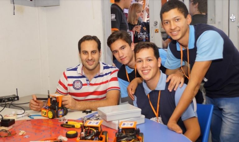 Jóvenes misioneros participan de campeonato de Robótica en Paraguay