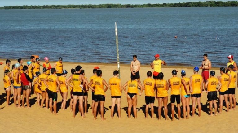 Escuela Municipal de Guardavidas: egresados podrán desempeñarse en playas y natatorios de todo el país