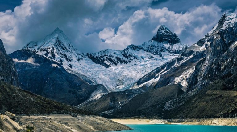 Dos alpinistas argentinos murieron al ascender a una cumbre en Perú