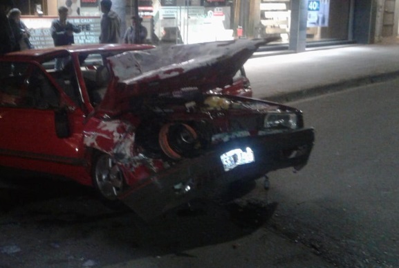 Siniestro vial en avenida Uruguay: los conductores que corrían la "picada" fueron detenidos