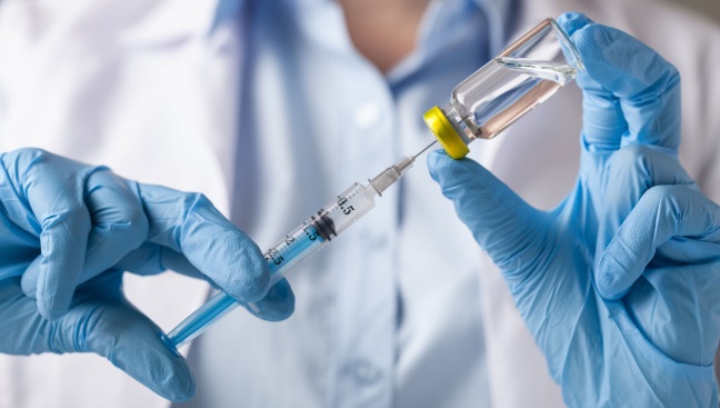 Alarmante: el Gobierno admitió la reducción en la compra de vacunas