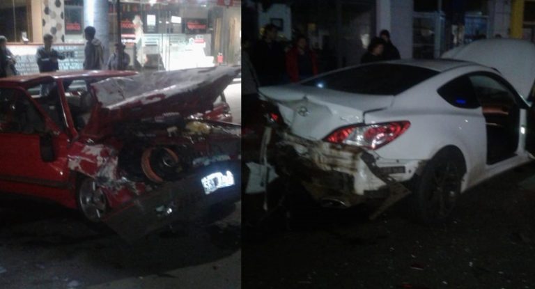 Triple choque en avenida Uruguay: dos de los vehículos aparentemente jugaban picadas