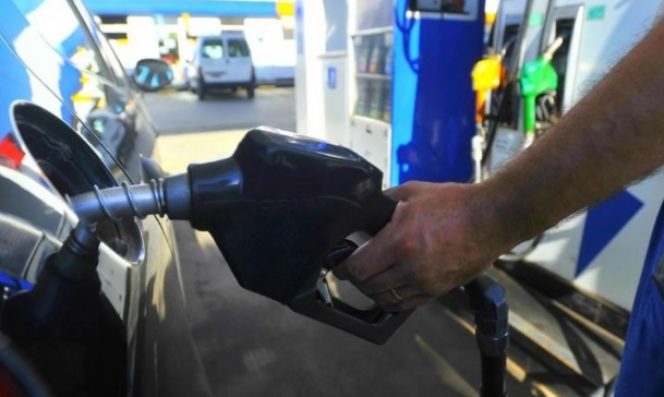 Combustibles: el Gobierno dosificará una suba de impuestos para evitar aumentos antes de las PASO