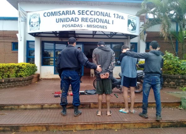 Recuperaron una moto y herramientas robadas en Posadas: dos detenidos