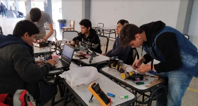 Estudiantes de la Escuela de Robótica participan del "Robotec 2019" en Chaco