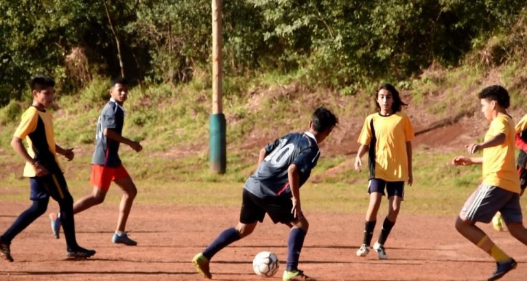Copa Ciudad de Posadas: más de 500 jóvenes participan del torneo de fútbol en La Cantera