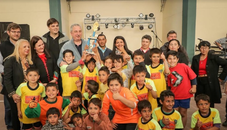 Inauguraron un polideportivo y entregaron subsidios a laneras en Profundidad