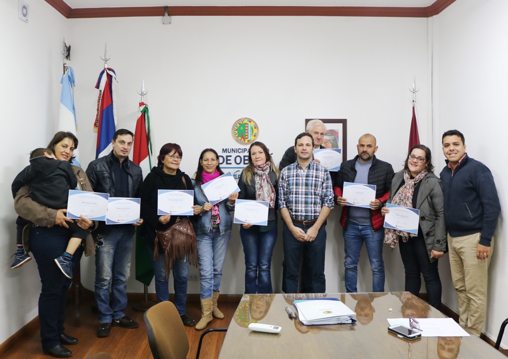 Entregaron créditos municipales "Emprender Oberá"