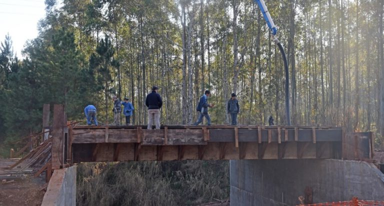 Montecarlo: avanza la obra del puente en colonia Guaraypo