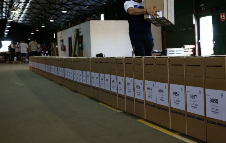 PASO: comenzó la distribución de urnas a los centros de votación