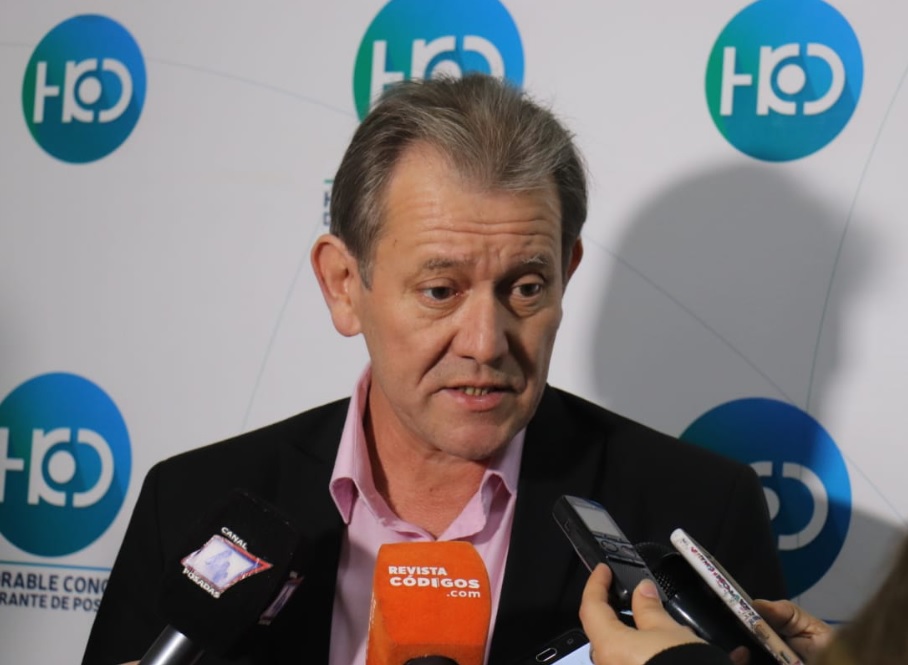 Acuña: “Decir que se va a multar por conducir tomando mate o comiendo chipa está fuera de contexto”