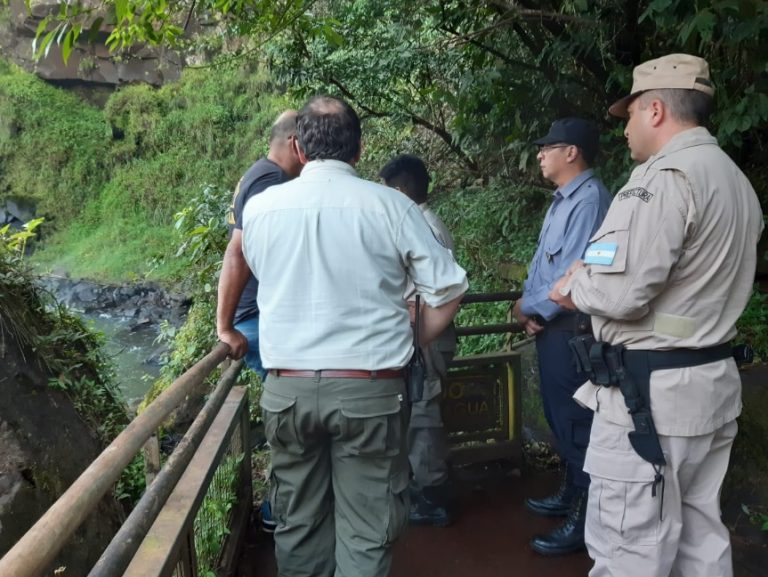 Iguazú: continúan con la búsqueda del turista bonaerense que se arrojó del salto Dos Hermanas en las Cataratas