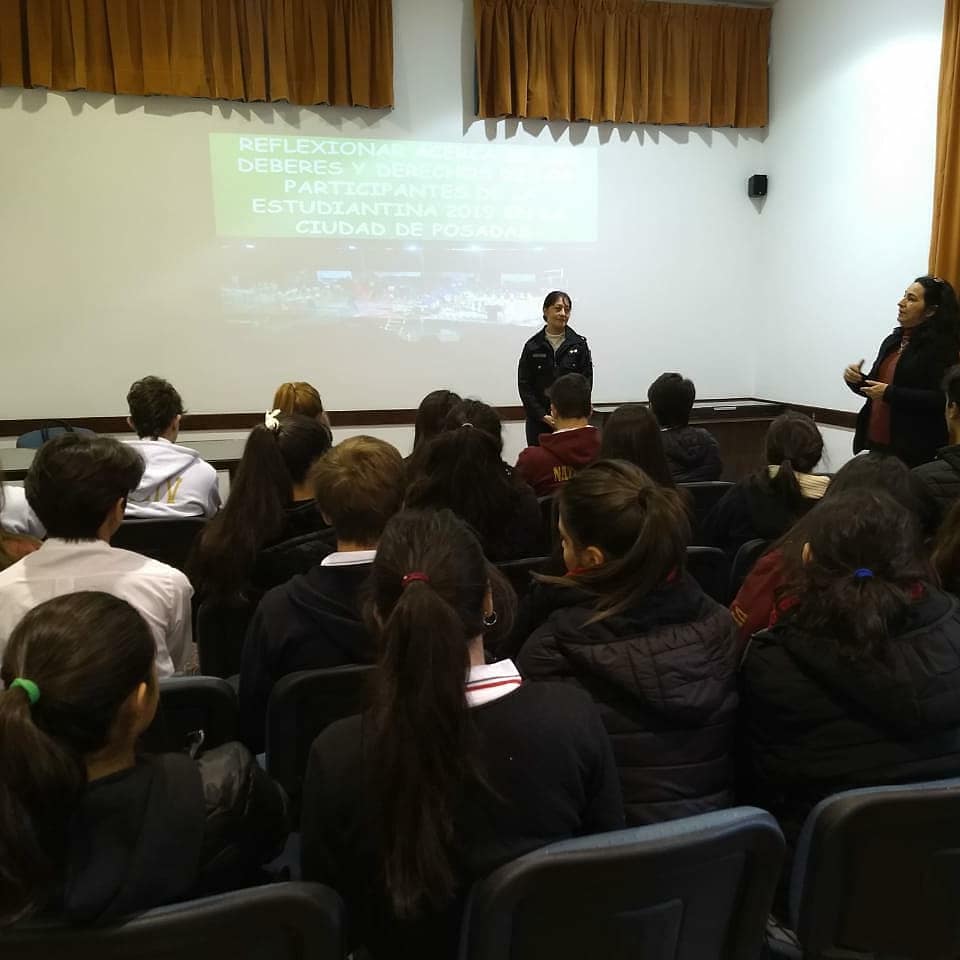 Estudiantina 2019: Policía Comunitaria continúa con las charlas preventivas a jóvenes