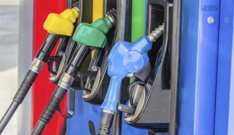 Enojo de empresarios por el congelamiento de los precios de combustibles