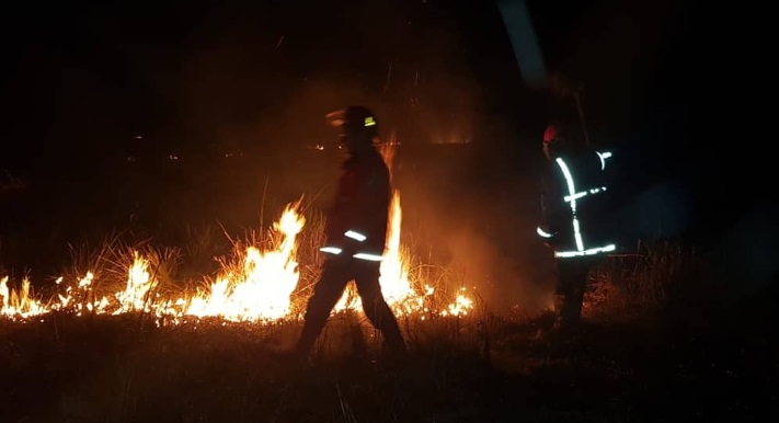Incendio devoró cinco hectáreas de malezas en Santo Pipó