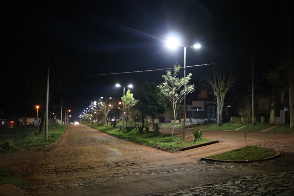 Continúan instalando Luminarias Leds en distintos puntos de Oberá