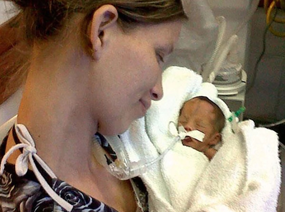 Conmovedora historia: fue a la morgue a despedirse y encontró que su hija estaba viva