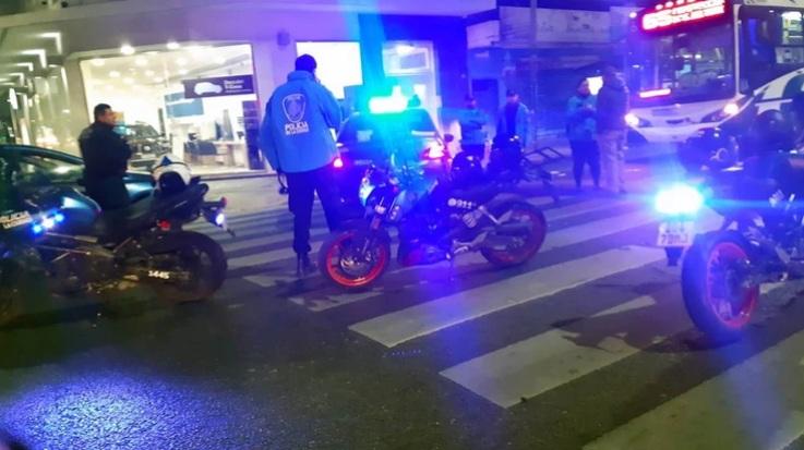 Un motochorro murió tras impactar contra un colectivo mientras huía de la Policía