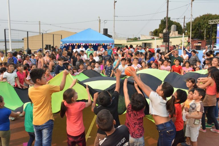 Los niños del barrio Sesquicentenario festejaron su día junto al operativo PAS