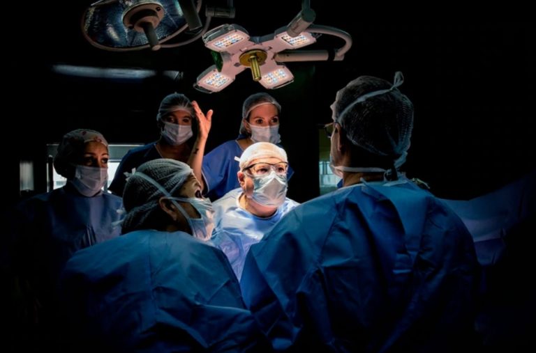 El Hospital Garrahan trasplantó a una beba y transmitió la operación en vivo para capacitar a cirujanos de Latinoamérica