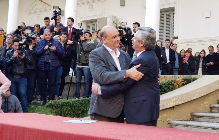 Misiones firmó un acta de compromiso con Fernández: Gasoducto, autovías y reparación económica, ejes de la rúbrica