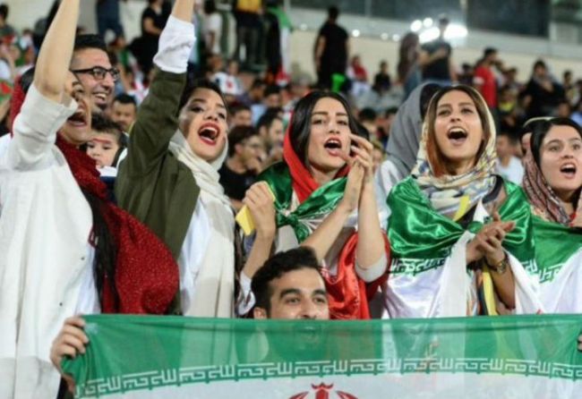 FIFA presiona a Irán por las mujeres en el fútbol