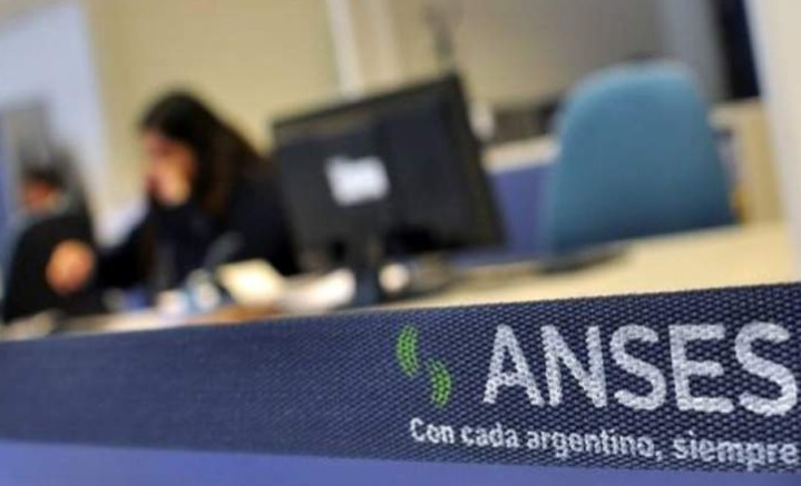 Denuncian que un millón y medio de personas no están cobrando la AUH