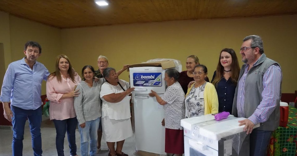 Entregaron equipamiento al centro de jubilados "Alegría" de Oberá