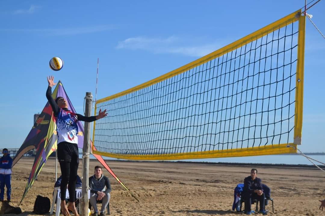 Integrantes de la Escuela Municipal de Beach Vóley se destacaron en torneo nacional