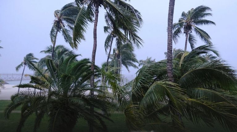 El huracán Dorian toca Bahamas con la potencia de un huracán de categoría 5