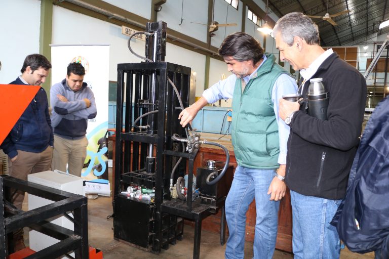 Proyecto Eco Puntos: entregaron maquinarias “GIRSU” en Oberá