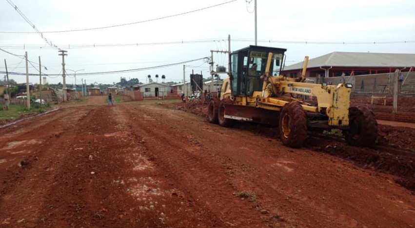 Posadas: arreglan calles terradas de los barrios Sol de Misiones I y II