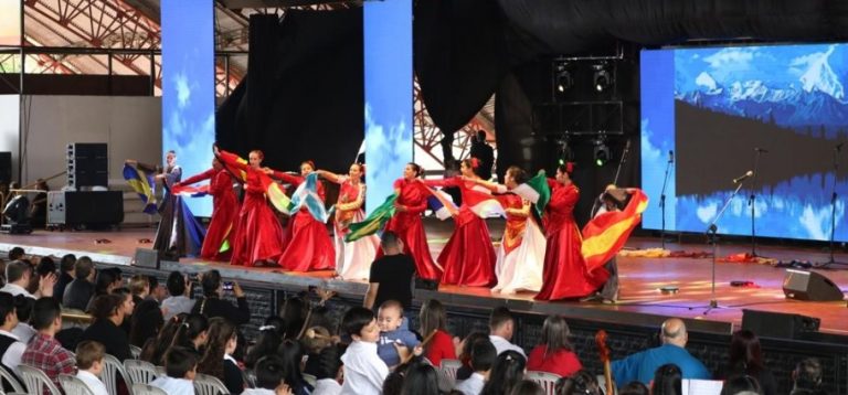 Más de 200 artistas cristianos participaron del acto de Celebración de Gracias en Oberá