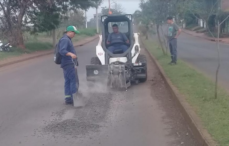 Comenzaron trabajos de bacheo sobre la avenida Santa Cruz de Posadas