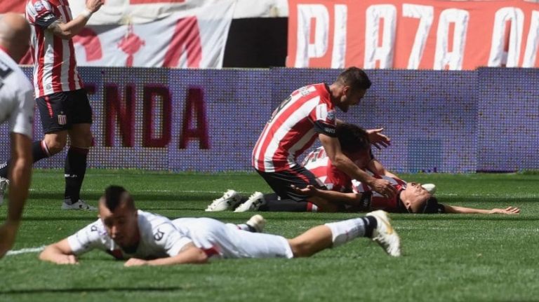 Superliga: Estudiantes derrotó a Patronato por 1 a 0 y respira en los promedios