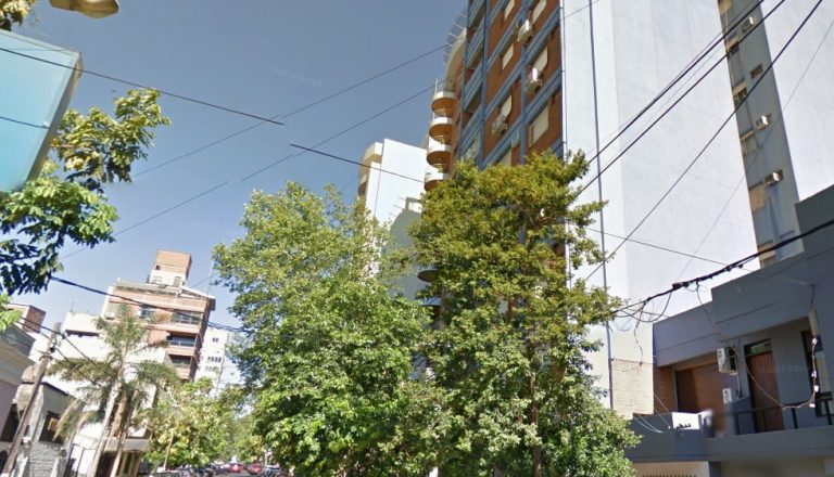 Un joven falleció al caer del sexto piso de un edificio en el centro posadeño