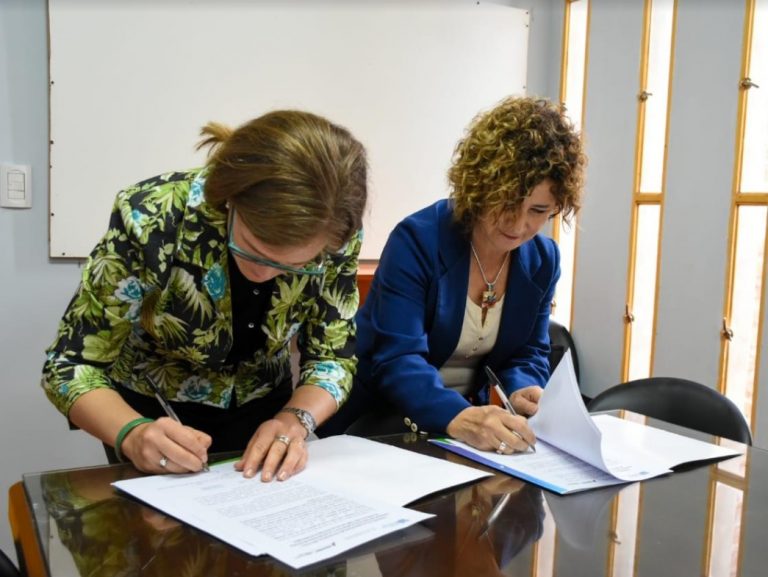 Programa de Agroecología Urbana: firma de convenio entre Agricultura Familiar y el Instituto Montoya