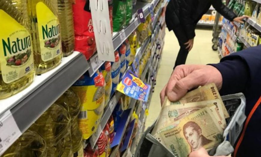 Crisis económica: los alimentos básicos subieron hasta 17% en agosto