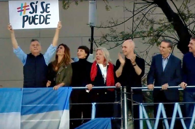 Macri en su primera marcha: "Se puede dar vuelta esta elección"