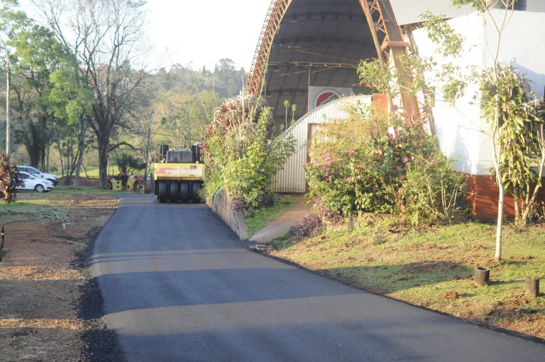 Oberá: se llevaron a cabo obras de pavimentación en accesos dentro del Parque de las Naciones