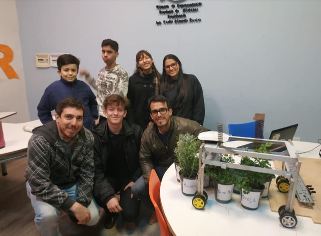 Estudiantes de la Escuela Robótica, finalistas en otra competencia internacional: crearon un robot para la agricultura